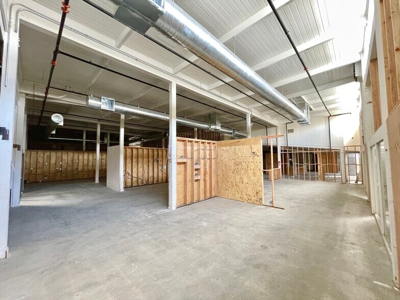 More Photos Of 2520 Santa Monica Blvd, Santa Monica Storefront For Lease