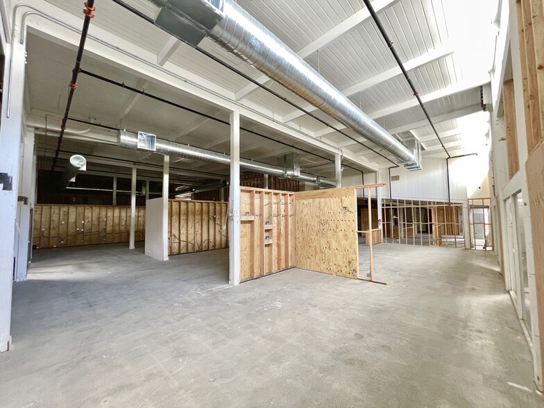 More Photos Of 2520 Santa Monica Blvd, Santa Monica Storefront For Lease