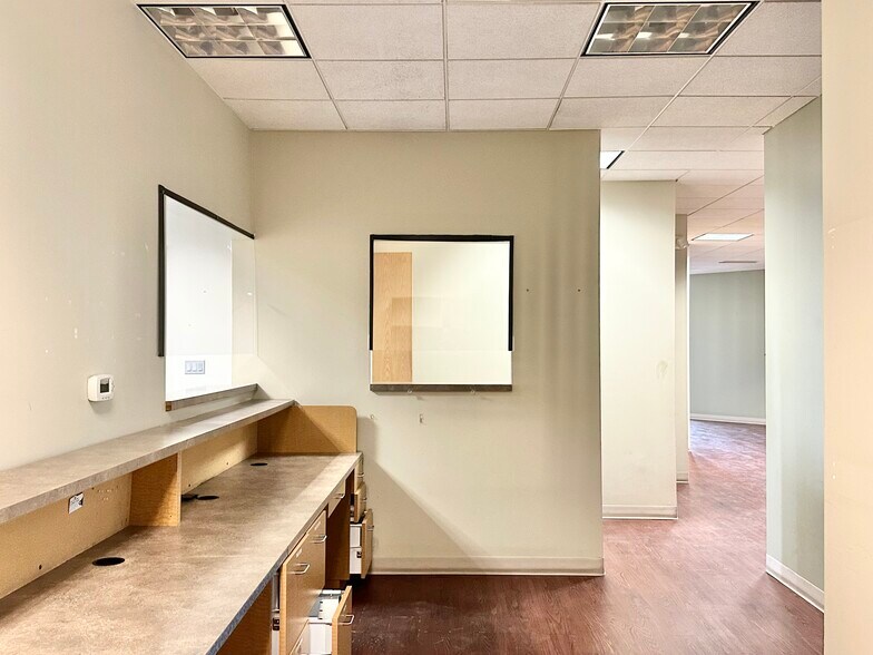 More Photos Of 9711 Valparaiso Dr, Munster Medical For Lease