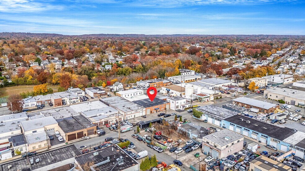 More Photos Of 88 Windsor Ave, Mineola Warehouse For Sale