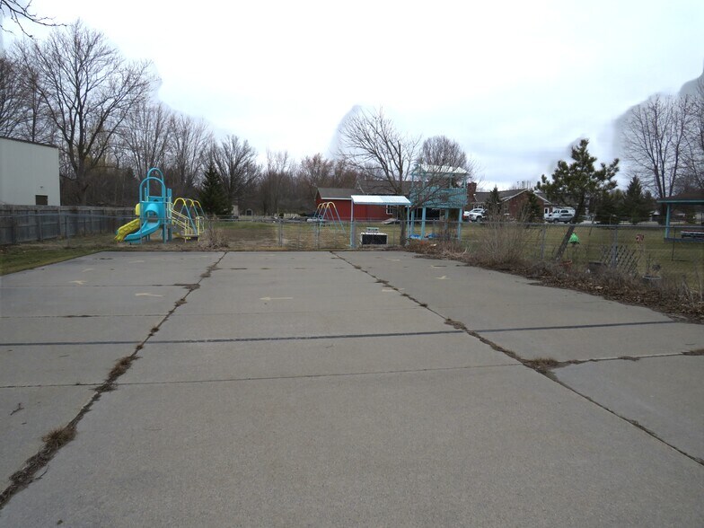 More Photos Of 8622 Dixie Hwy, Fair Haven Flex For Sale