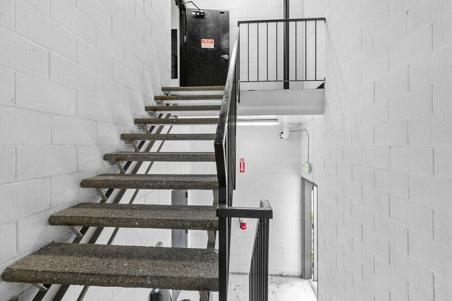 More Photos Of 9036 Winnetka Ave, Northridge Loft Creative Space For Lease