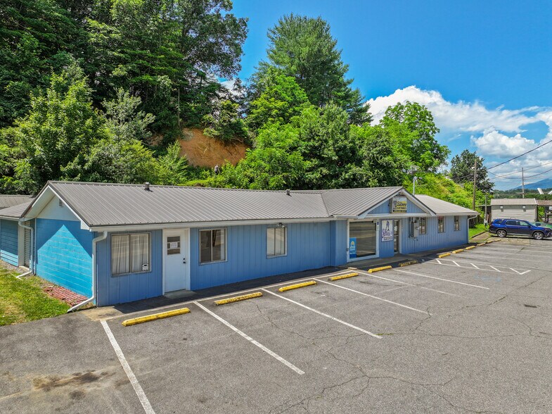 More Photos Of 8275 Carolina Blvd, Clyde General Retail For Sale