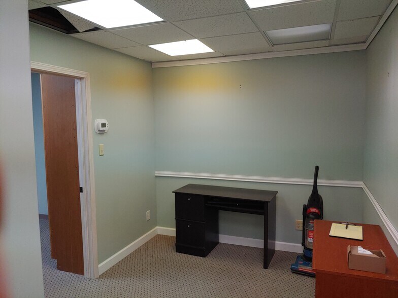 More Photos Of 8609 Kingston Pike, Knoxville Medical For Lease