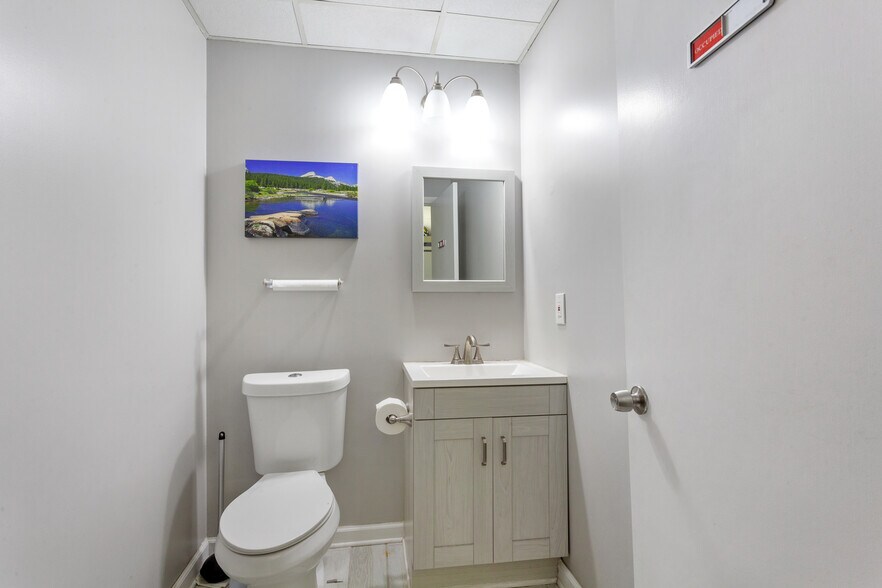 More Photos Of 3066 Mercer University Dr, Chamblee Office For Sale