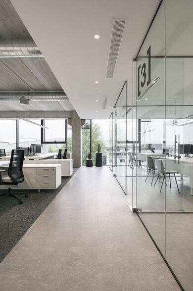 More Photos Of 15011 N 75th St, Scottsdale Office For Sale