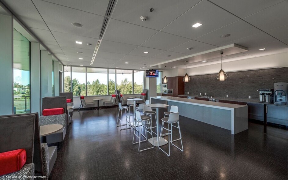 More Photos Of 725 E Fireweed Ln, Anchorage Office For Lease