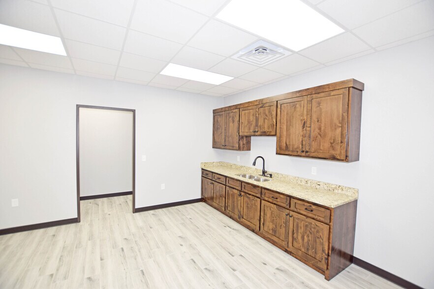 More Photos Of 12316 County Road 137, Odessa Warehouse For Lease