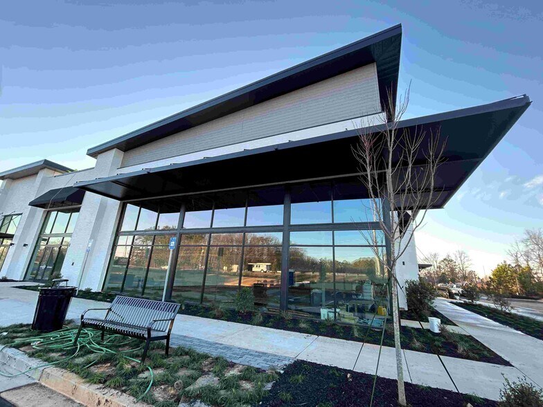 More Photos Of 850 Peachtree Pky, Cumming Restaurant For Lease