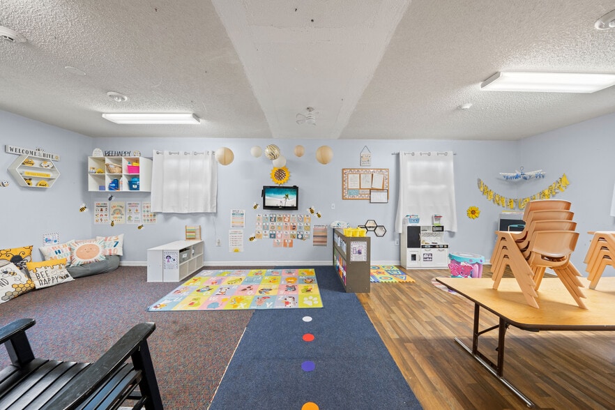 More Photos Of 102 S Highland St, Bushnell Daycare Center For Sale