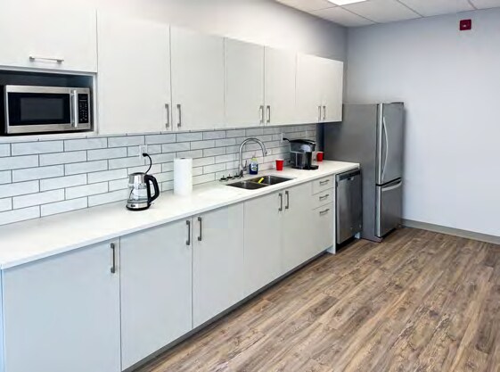 More Photos Of 11127 15th St NE, Calgary Light Distribution For Sale