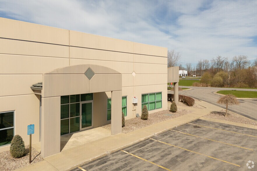 More Photos Of 3790 Commerce Ct, North Tonawanda Light Distribution For Lease
