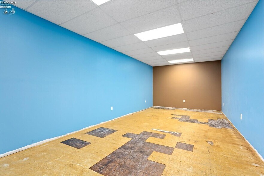 More Photos Of 46400 Telegraph Rd, Amherst Freestanding For Sale