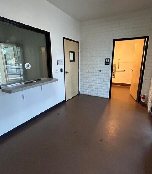 More Photos Of 2705 N 4th St, Flagstaff Office For Sale