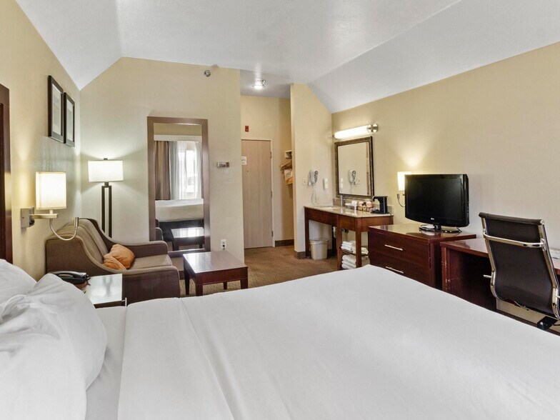 More Photos Of 2970 Idaho St, Elko Hotel For Sale