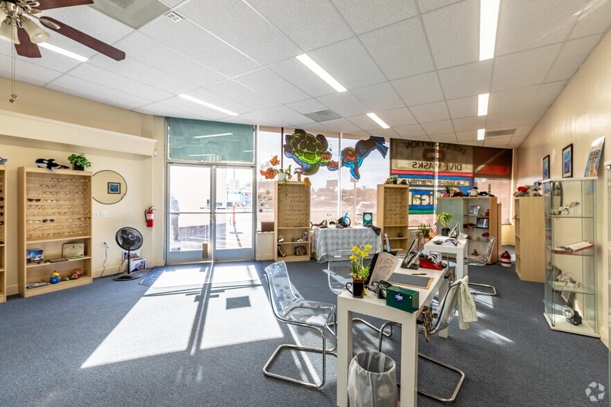 More Photos Of 8870-8878 La Mesa Blvd, La Mesa Storefront For Sale