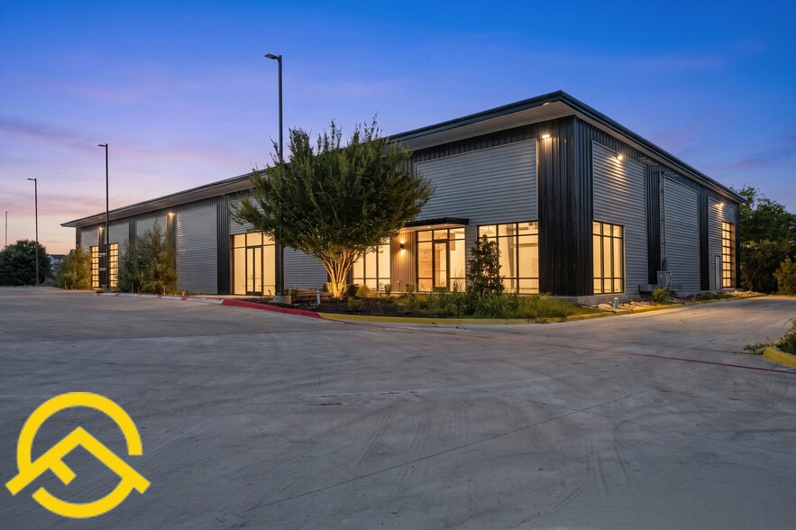 More Photos Of 300 Co Rd 199, Hutto Flex For Lease