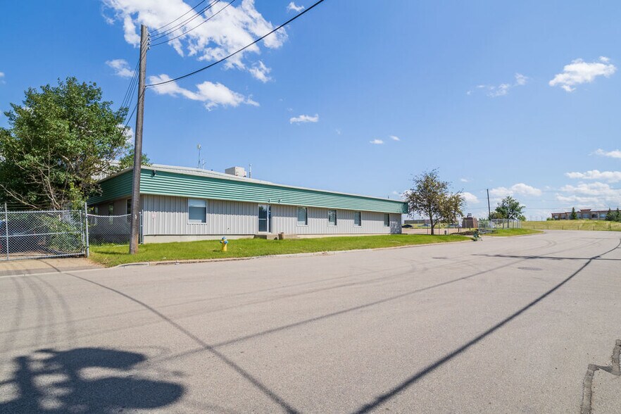 More Photos Of 9750 35th Ave NW, Edmonton Warehouse For Lease