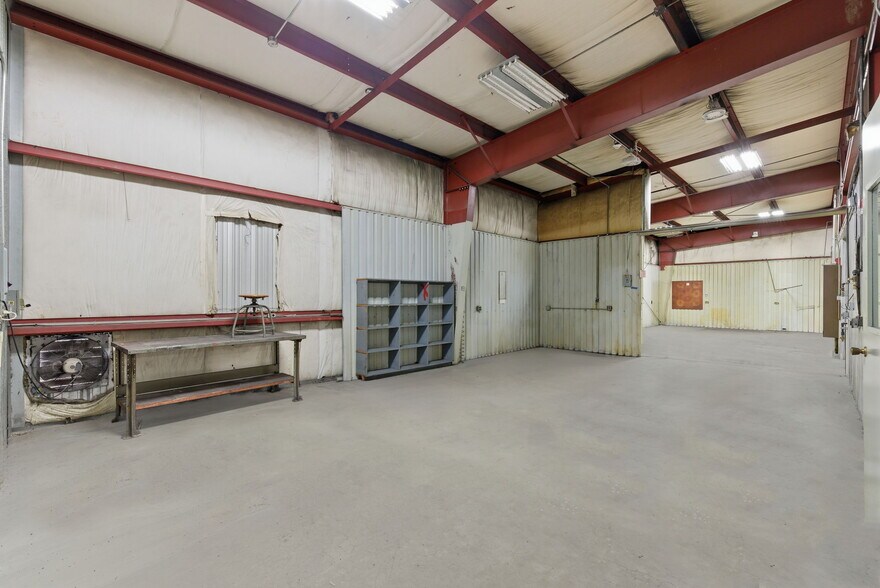 More Photos Of 13026 Rosecrest Dr, Houston Warehouse For Lease