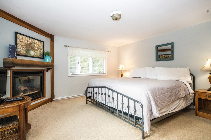 More Photos Of 78 Cream Hill Rd, Mendon Hospitality For Sale