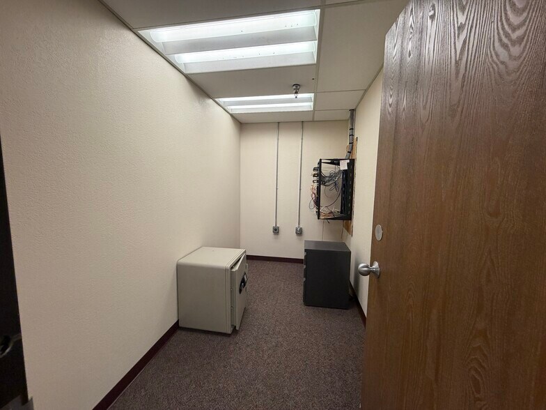 More Photos Of 1301 Huffman Rd, Anchorage Medical For Lease