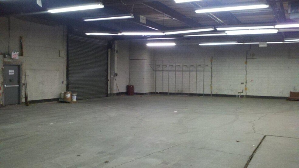 More Photos Of 91-24 144th Pl, Jamaica Warehouse For Lease