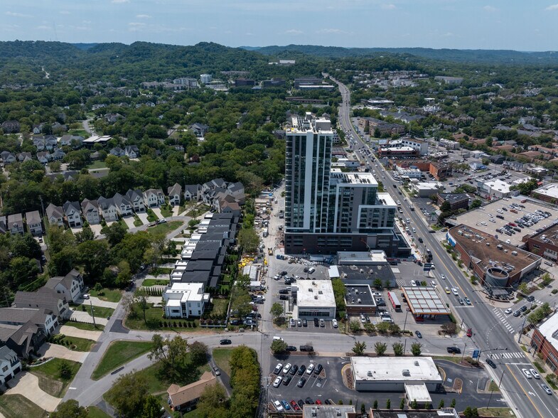 More Photos Of 2001 Warfield Dr, Nashville Office For Sale