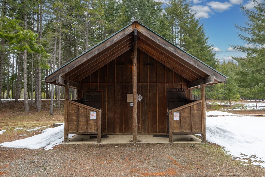 More Photos Of 180 Silver Ridge Ranch Rd, Easton Trailer Camper Park For Sale