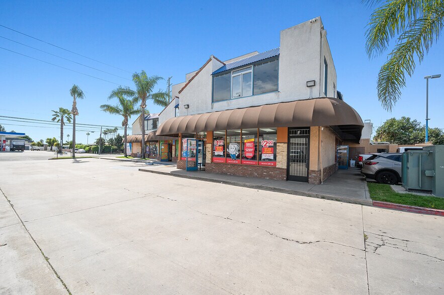 More Photos Of 2715 W 1st St, Santa Ana Unknown For Lease