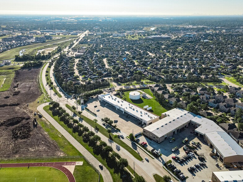 More Photos Of 16427 W Little York Rd, Houston Freestanding For Lease