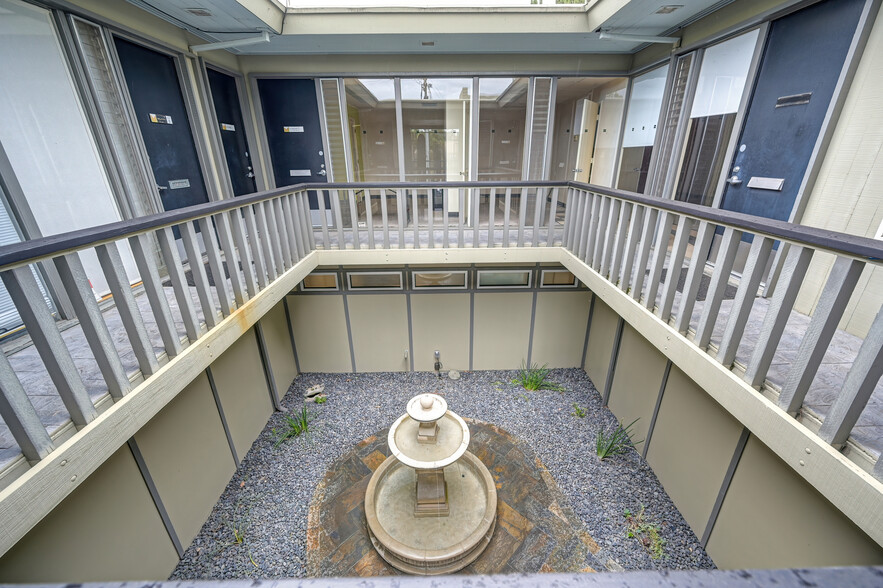 More Photos Of 2398 Fair Oaks Blvd, Sacramento Office For Sale