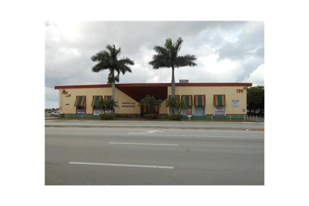 More Photos Of 7311-7323 NW 12th St, Miami Light Distribution For Sale