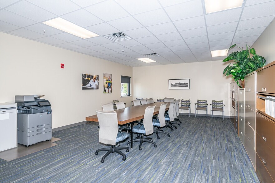 More Photos Of 2185 Normandie Dr, Montgomery Office For Lease