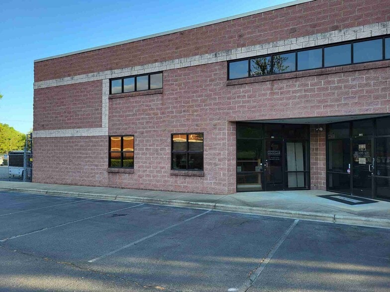 Primary Photo Of 3915 Stuart Andrew Blvd, Charlotte Light Distribution For Lease
