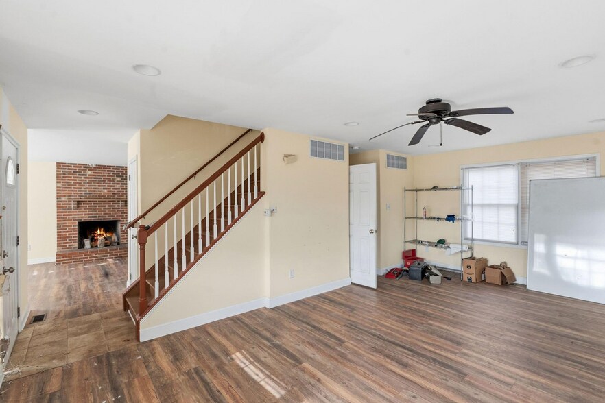 More Photos Of 2090 Blue Bell Rd, Williamstown Flex For Sale