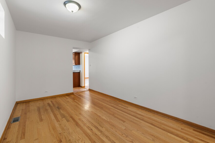 More Photos Of 6135 N Elston Ave, Chicago Office Residential For Sale