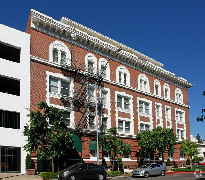 More Photos Of 2344 Tulare St, Fresno Office For Lease