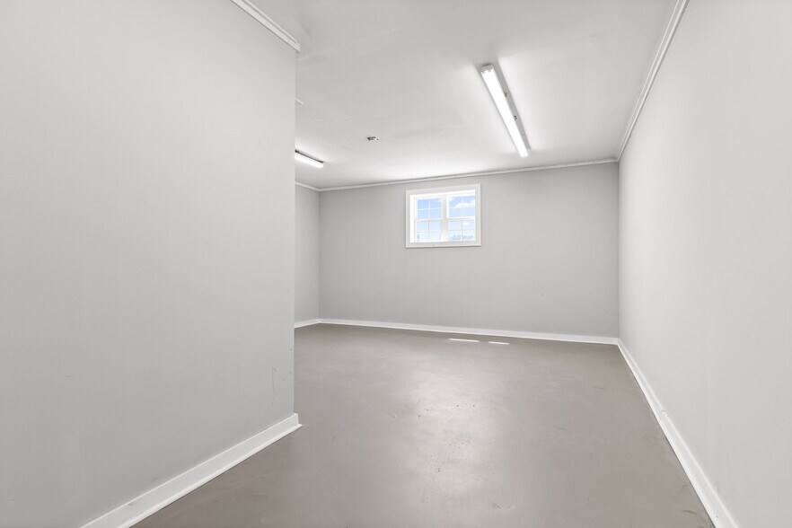 More Photos Of 734 Ashland Ter, Chattanooga Storefront Retail Office For Sale