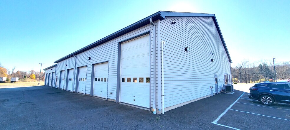 More Photos Of 2003 Route 209, Brodheadsville Auto Dealership For Sale