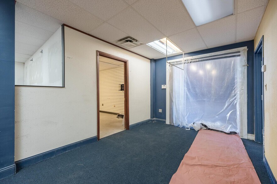 More Photos Of 2546-2578 Fowler St, Fort Myers Warehouse For Lease