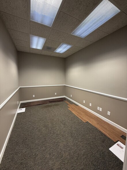 More Photos Of 600 E Main St, Radford Office For Lease