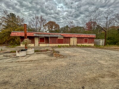 Primary Photo Of 2395 Pocahontas Trl, Williamsburg General Retail For Sale