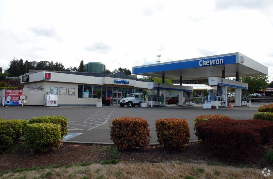 More Photos Of 3514 Commercial St SE, Salem Service Station For Lease