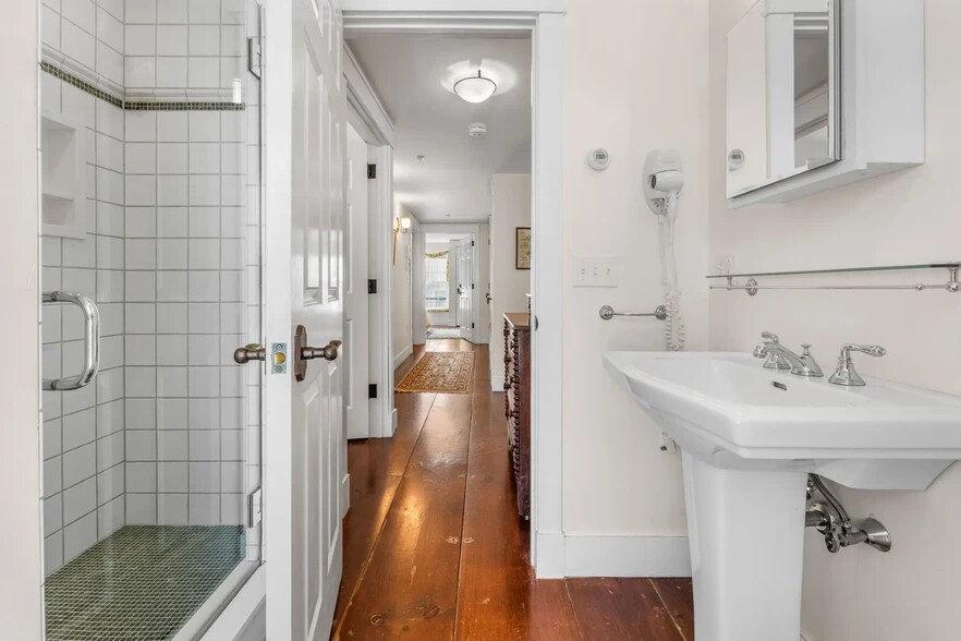 More Photos Of 31 Huntington Pl, Rochester Apartments For Sale