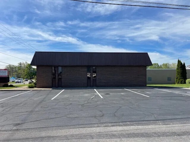More Photos Of 1223 N Scott St, Napoleon Office For Lease