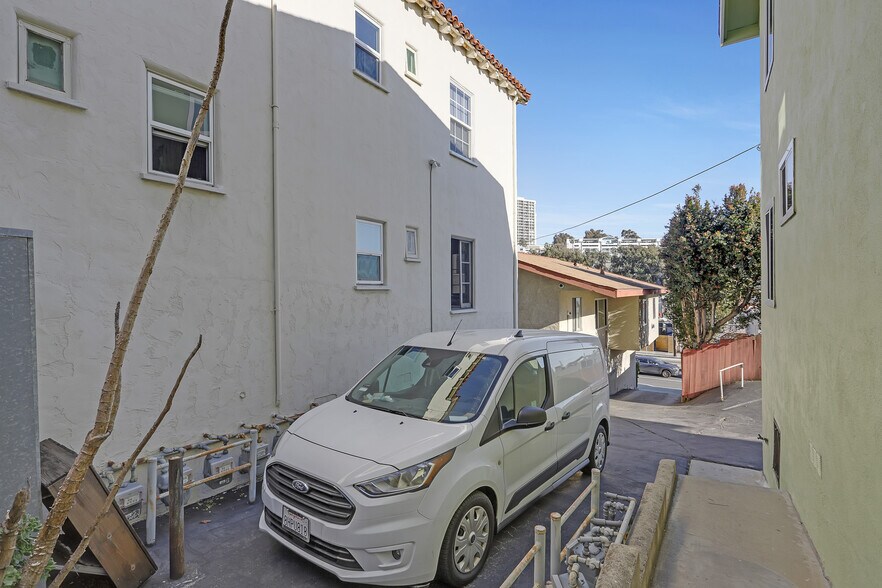 More Photos Of 153-157 W Channel Rd, Santa Monica Apartments For Sale