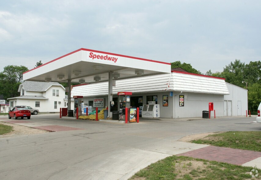 More Photos Of 206 W Grand River Ave, Williamston Convenience Store For Lease