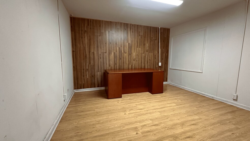 More Photos Of 2019 S Main St, Waterbury Freestanding For Lease