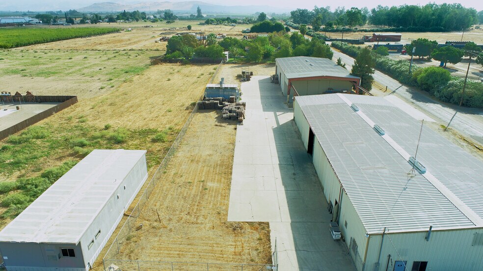 More Photos Of 43016 Road 68, Reedley Warehouse For Lease