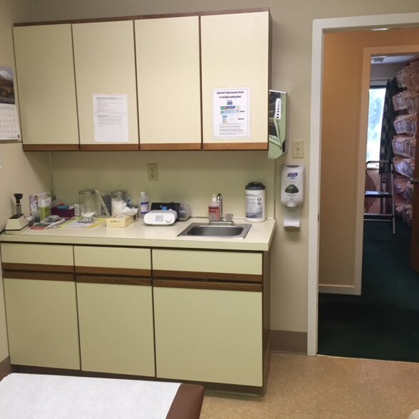 More Photos Of 920 Lawn Ave, Sellersville Medical For Sale